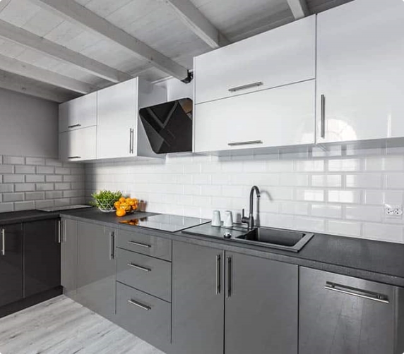 two-tone-modern-kitchen-with-flat-panel-cabinets